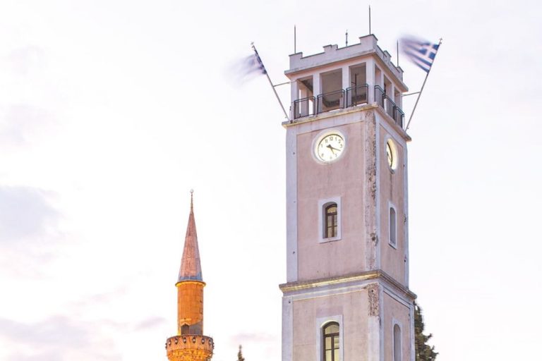 Οι Τούρκοι εισβάλλουν στην Ελλάδα με «χρυσή βίζα»!