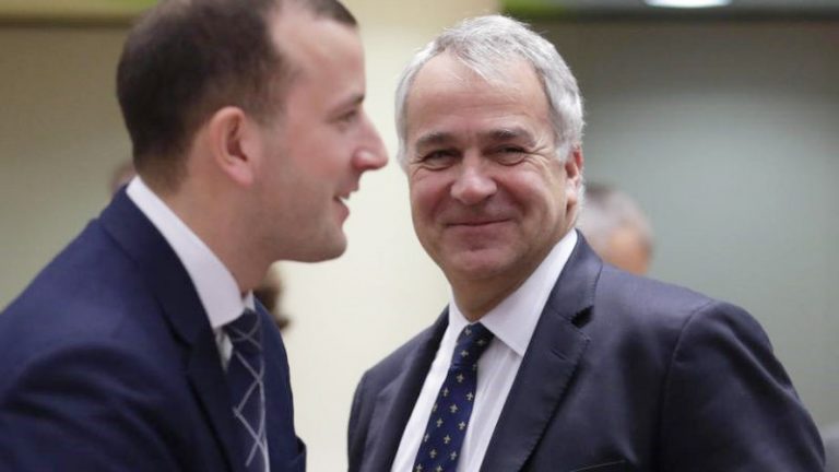 Το ευρωδεξιό φλερτ με την ακροδεξιά φθάνει στην Ελλάδα