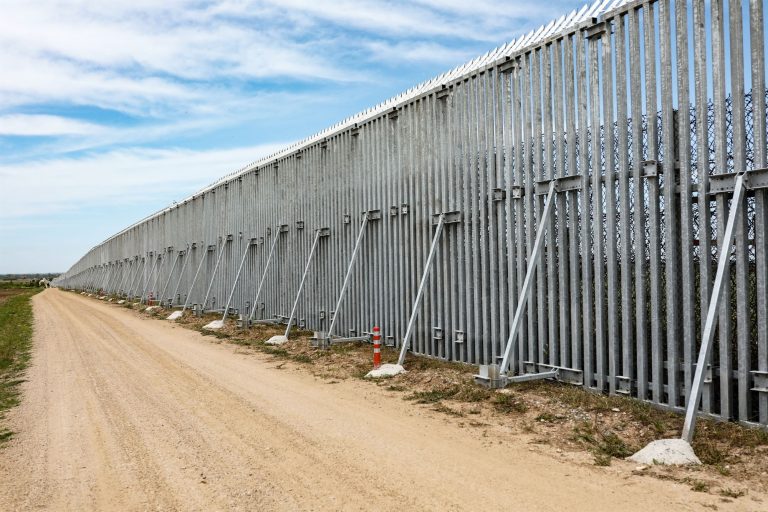 Παραβιάζει ο φράκτης στον Έβρο τη διεθνή νομιμότητα