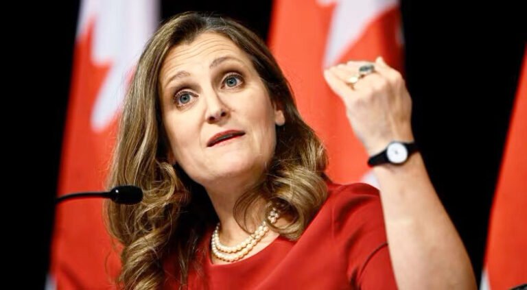 Chrystia Freeland: Υπερασπιζόμενη την Ουκρανία εν μέσω των πολιτικών της προβλημάτων