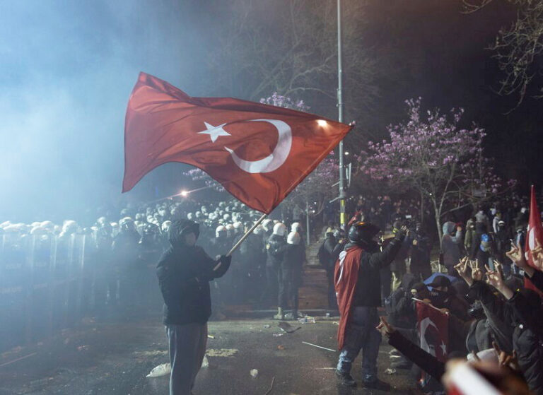Το ρήγμα στην Τουρκία και οι ανησυχίες για Αιγαίο-Κυπριακό