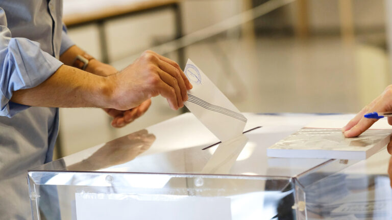 Αλλαγή του εκλογικού νόμου και… τριπλές εκλογές! Στο Μαξίμου ετοιμάζονται ακόμα και για τριπλές