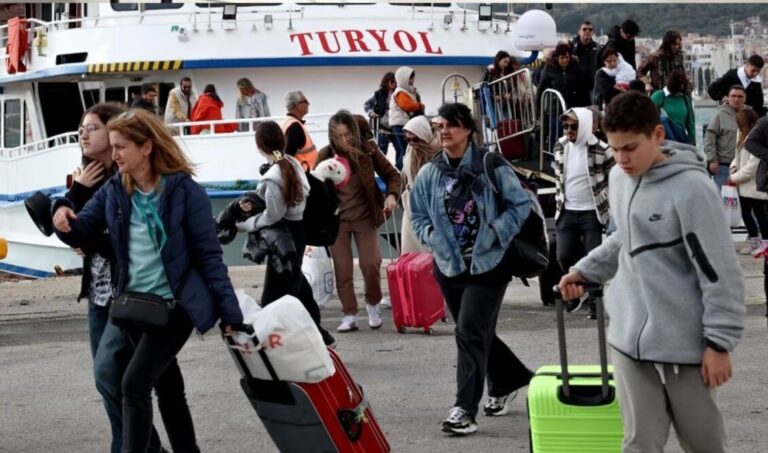 «Πλημμύρισαν» τη Λέσβο 2.000 Τούρκοι για το μπαϊράμι