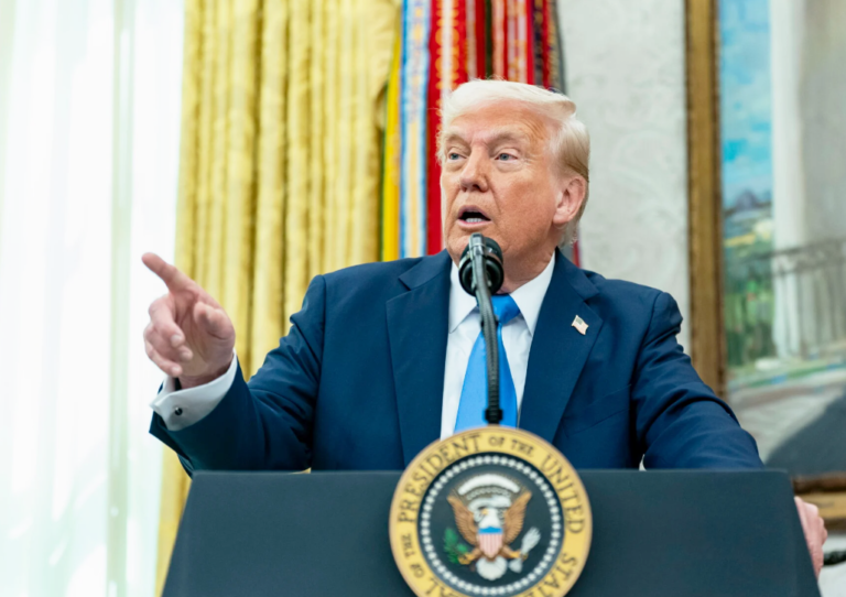 Ο Ντόναλντ Τραμπ σφύριξε… παράταση στους δασμούς!