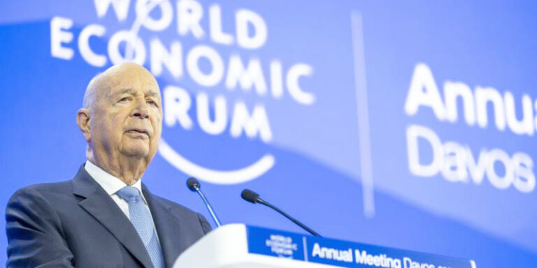Το τέλος της εποχής Σβαμπ: Η παρακμή του WEF και ο σκοτεινός ρόλος των παγκόσμιων ελίτ