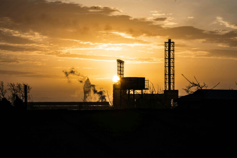 Πετρέλαιο στα Χαμηλά,Καναδάς στα Ψηλά