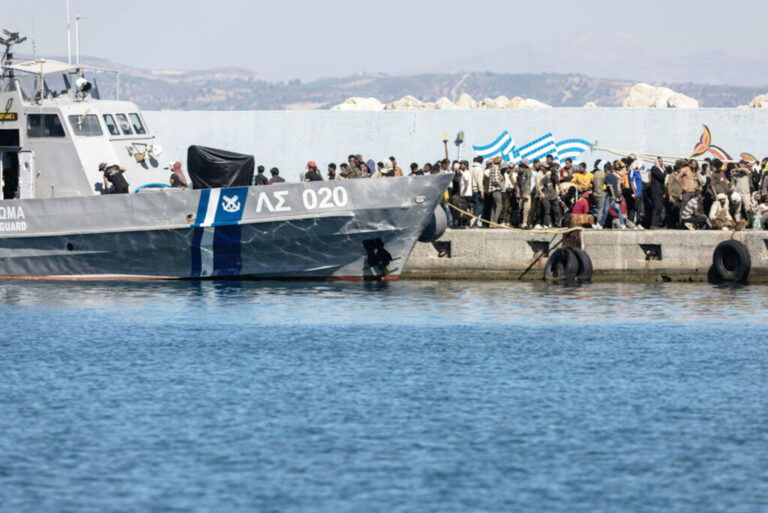Σκληρά μέτρα για το μεταναστευτικό