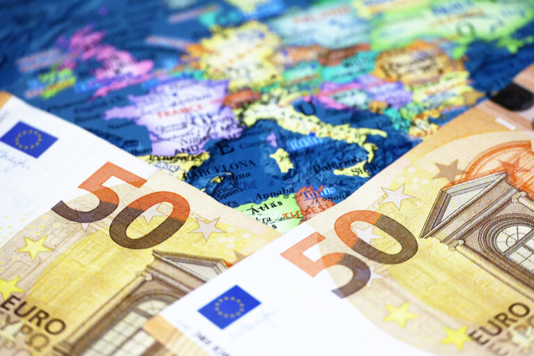 Ποιες χώρες έχουν τους υψηλότερους και τους χαμηλότερους κατώτατους μισθούς στην Ευρώπη;