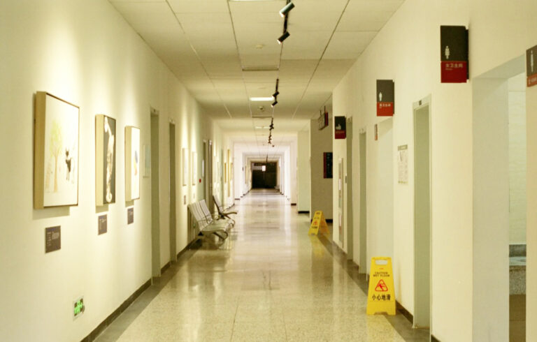 Le Monde: Σε άθλια κατάσταση η δημόσια υγεία στην Ελλάδα