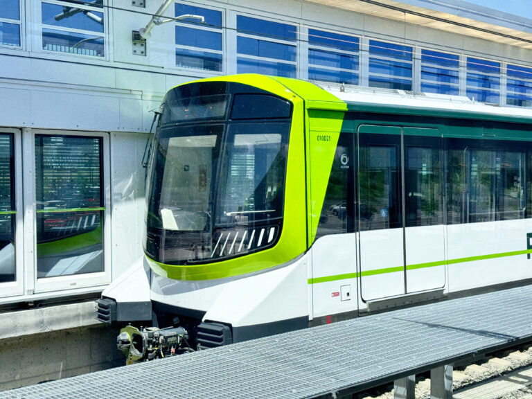 Το REM επέστρεψε