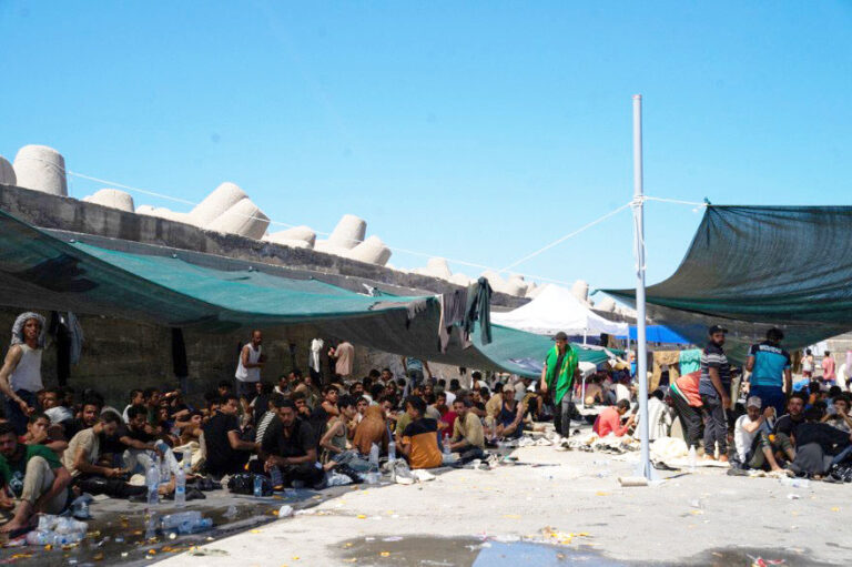 Αν υπάρξει βούληση, μπορεί η ΕΕ να απελαύνει τους παράνομους μετανάστες