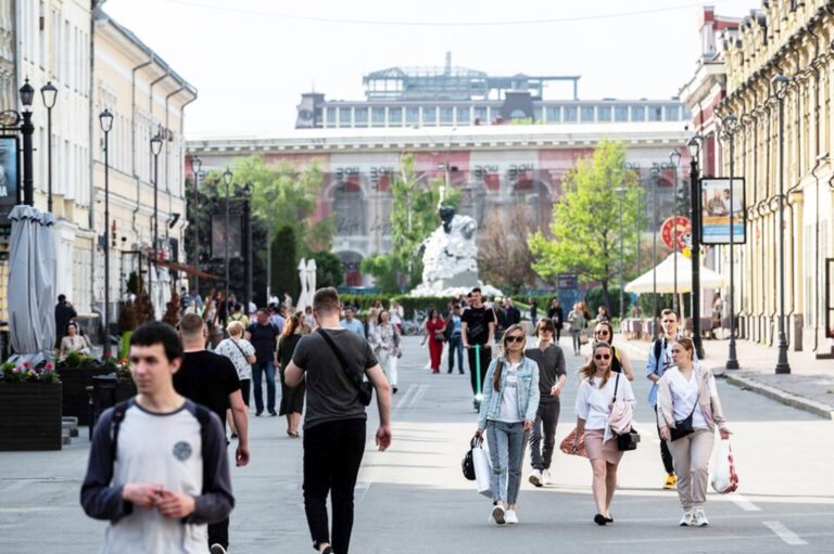 Οι Ουκρανοί -πλην Ζελένσκι- θέλουν ειρήνη με τη Ρωσία 