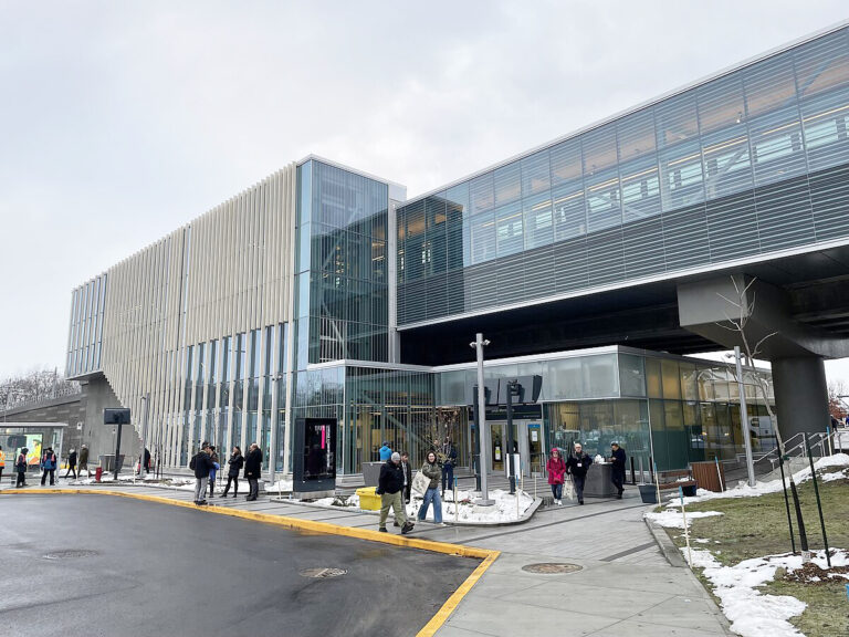 Εγκαίνια με… διαμαρτυρίες: Εργαζόμενοι του REM καταγγέλλουν προβλήματα ασφαλείας στη νέα γραμμή Deux-Montagnes