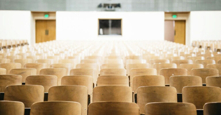 Σεισμός στα Πανεπιστήμια του Κεμπέκ: «Μία απόλυτη γροθιά στο στομάχι» που αλλάζει τα πάντα στην ανώτατη εκπαίδευση