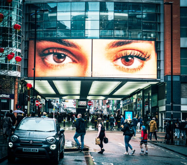 Μεγάλος Αδελφός στο Μόντρεαλ: Η Αστυνομία Ενεργοποιεί Ζωντανή Παρακολούθηση με Τεχνητή Νοημοσύνη