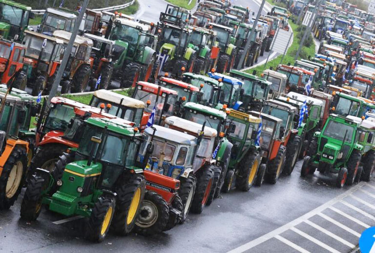 Στο απόγειο του ο «γαλάζιος» εμφύλιος