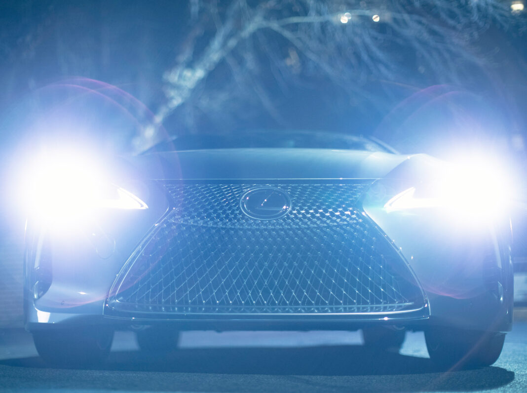 Τα εκτυφλωτικά φώτα των αυτοκινήτων μπαίνουν στο μικροσκόπιο των αρχών στον Καναδά Τα εκτυφλωτικά φώτα των αυτοκινήτων μπαίνουν στο μικροσκόπιο των αρχών στον Καναδά